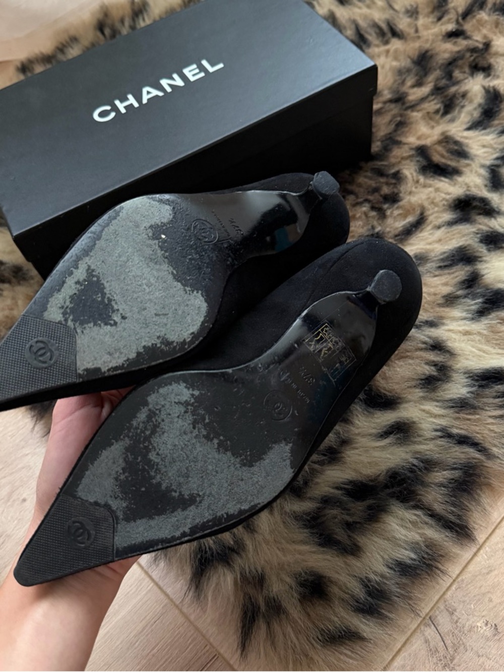 CHANEL Black Pointed Toe Kitten Heels size 37.5 black and gold - Picture 10 of 13